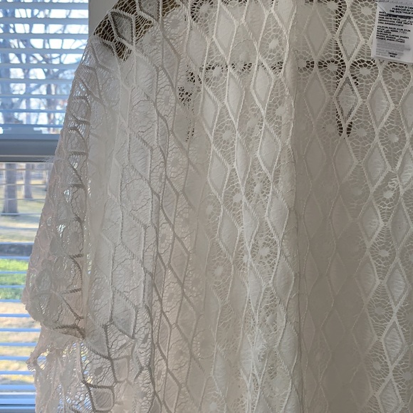 Bebe White Fringed Kimono - Picture 5 of 6